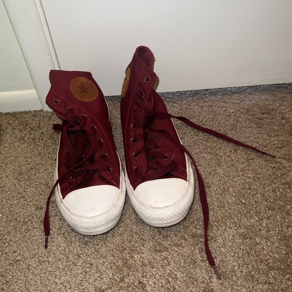 United edition burgundy’s converse
